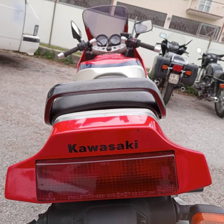 Kawasaki GPZ 600 R (5)