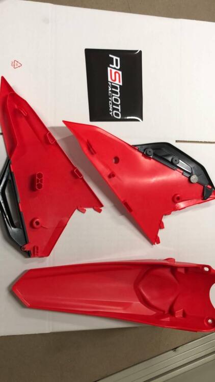 KIT PLASTICHE PER HONDA CRF 450 RX. SMONTATE DA MO (4)