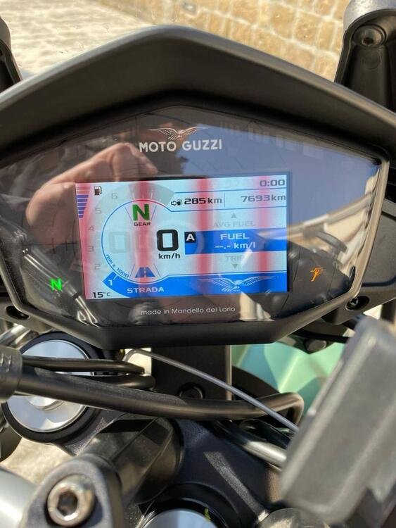 Moto Guzzi V85 TT Centenario (2021 - 22)
