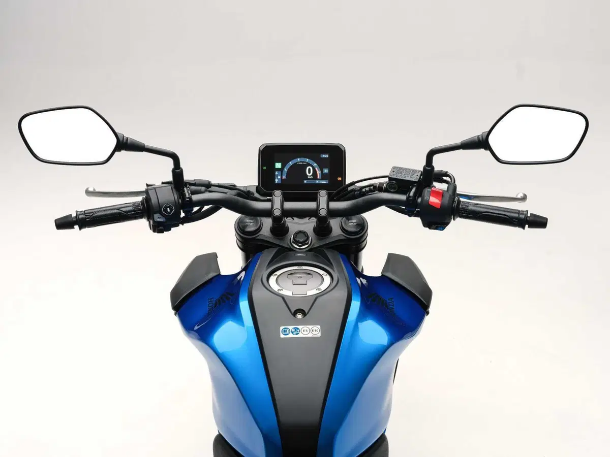 Honda presenta la versione 2024 della CB125R (12)