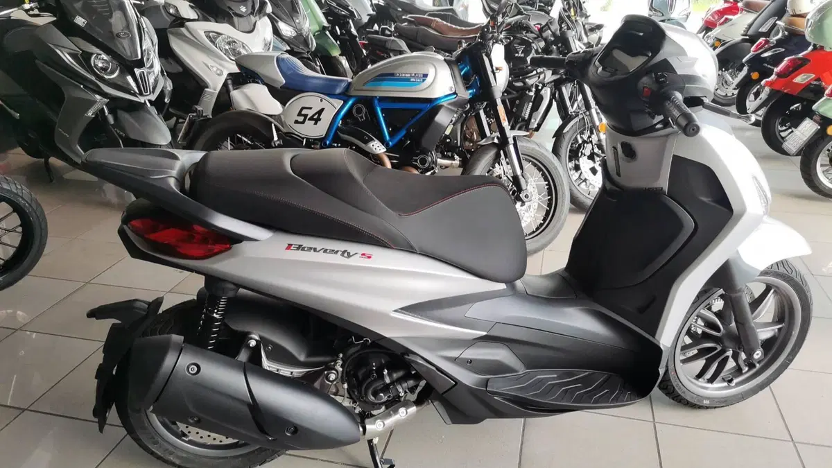 Piaggio Beverly 300 S ABS-ASR (2021 - 25) (3)