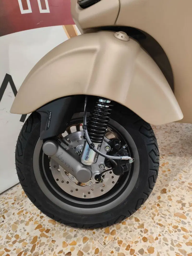Vespa Vespa 946 Dragon 125 (2024) (11)