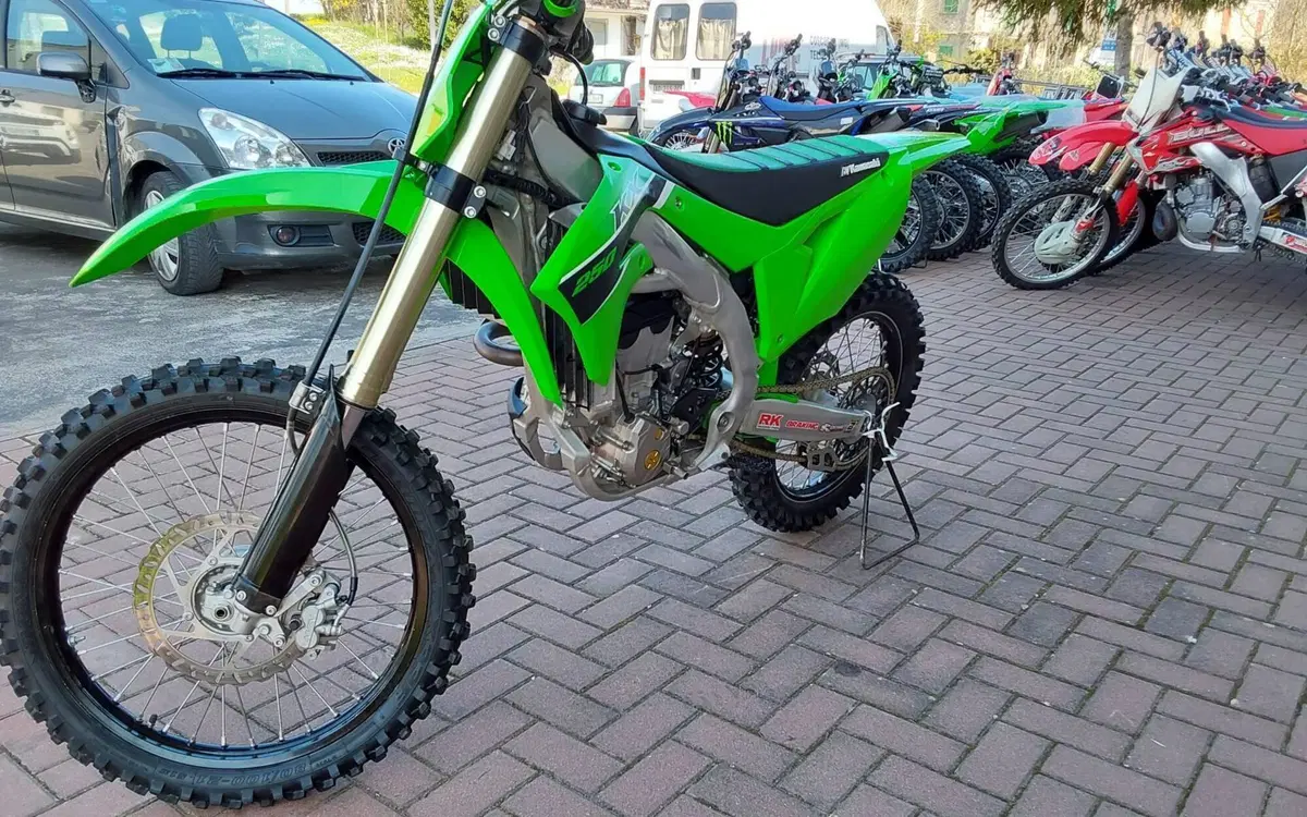 Kawasaki KX250F (2023) (3)