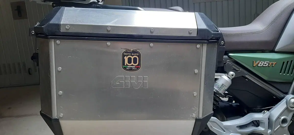 Moto Guzzi V85 TT Centenario (2021 - 22) (6)