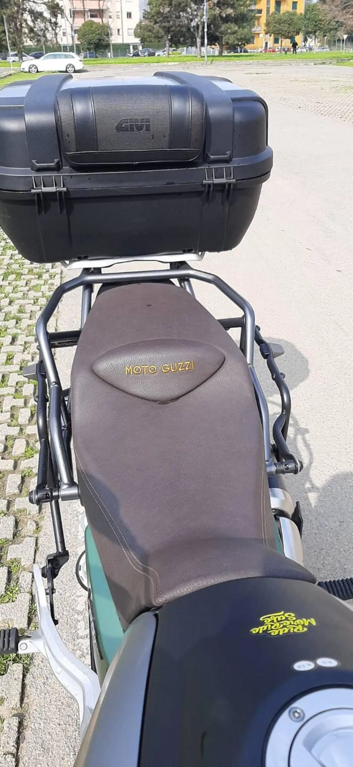 Moto Guzzi V85 TT Centenario (2021 - 22) (8)