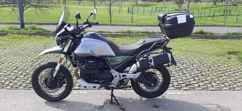 Moto Guzzi V85 TT Centenario (2021 - 22) (11)
