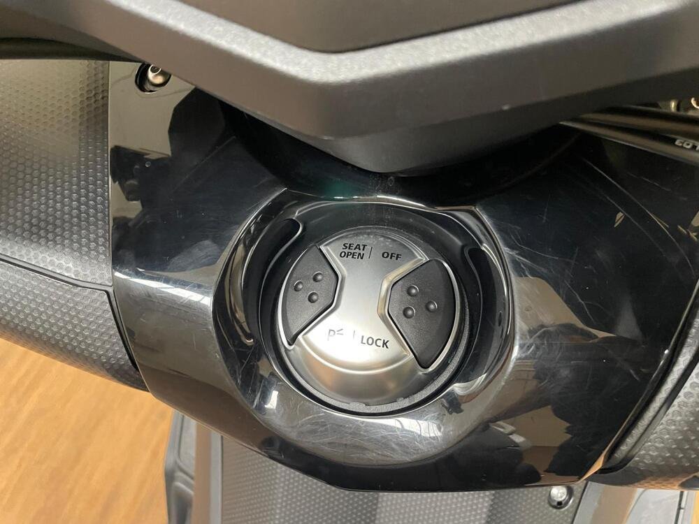 Yamaha T-Max 530 Iron Max ABS (2014 - 17) (4)