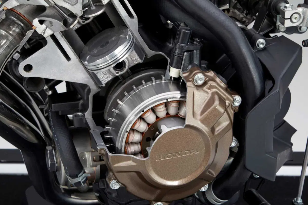 Honda CB650R e CBR650R TEST, le prime con la E-Clutch