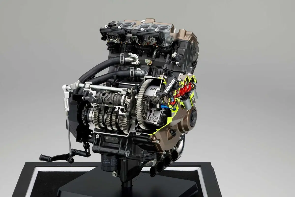 Honda CB650R e CBR650R TEST, le prime con la E-Clutch (5)
