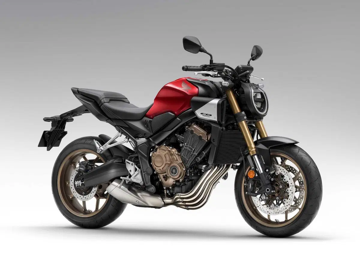 Honda CB650R e CBR650R TEST, le prime con la E-Clutch (2)