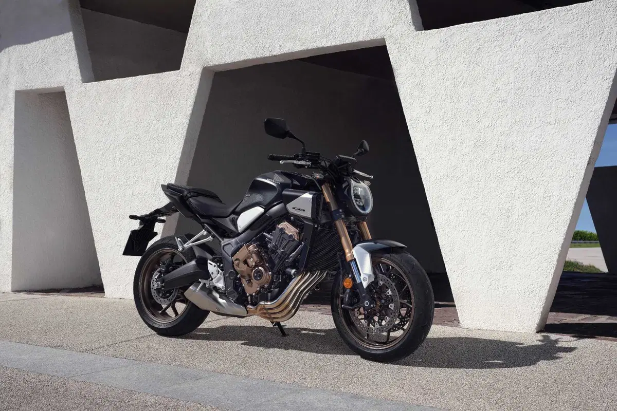 Honda CB650R e CBR650R TEST, le prime con la E-Clutch (16)