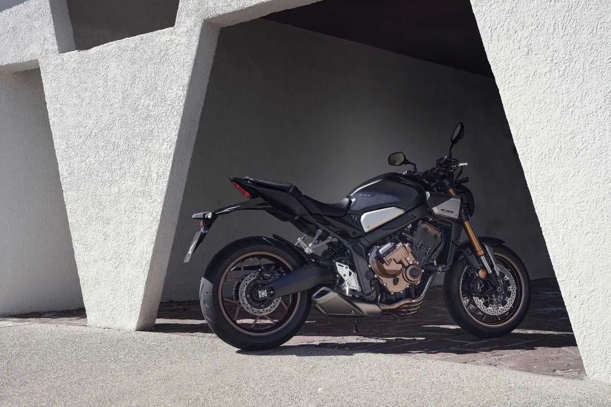 Honda CB650R e CBR650R TEST, le prime con la E-Clutch (17)
