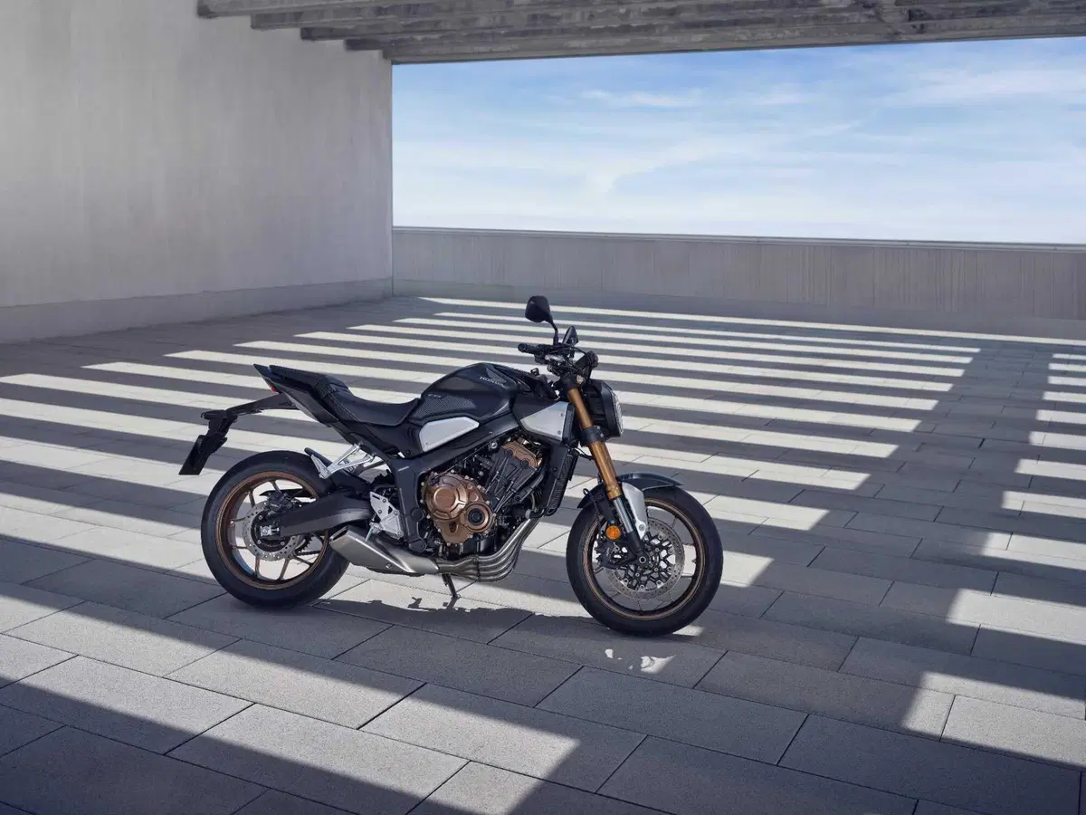 Honda CB650R e CBR650R TEST, le prime con la E-Clutch (19)
