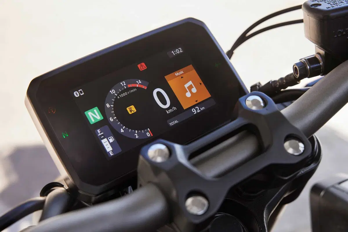 Honda CB650R e CBR650R TEST, le prime con la E-Clutch (2)