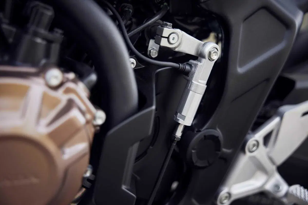 Honda CB650R e CBR650R TEST, le prime con la E-Clutch (5)