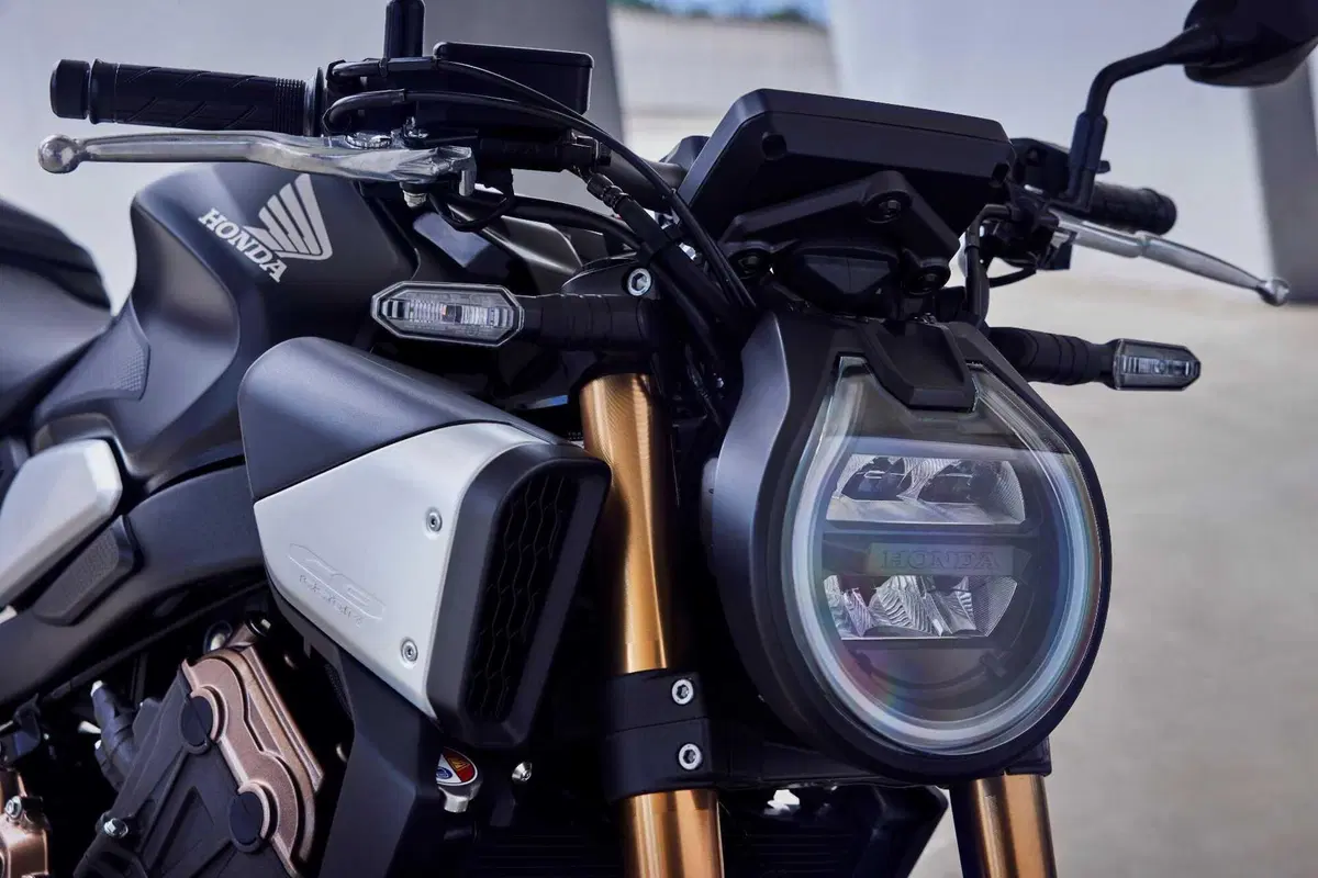 Honda CB650R e CBR650R TEST, le prime con la E-Clutch (6)