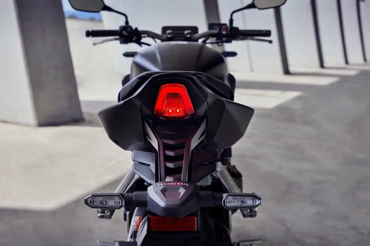 Honda CB650R e CBR650R TEST, le prime con la E-Clutch (8)