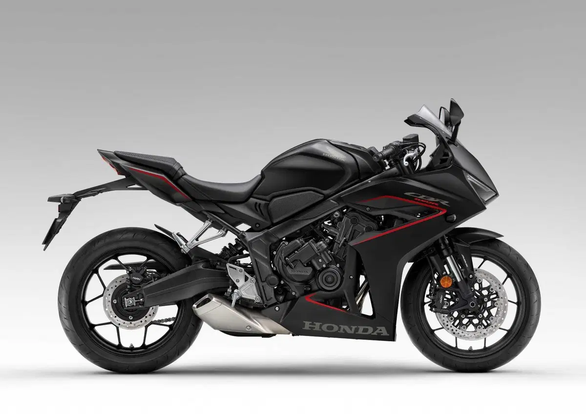 Honda CB650R e CBR650R TEST, le prime con la E-Clutch (6)