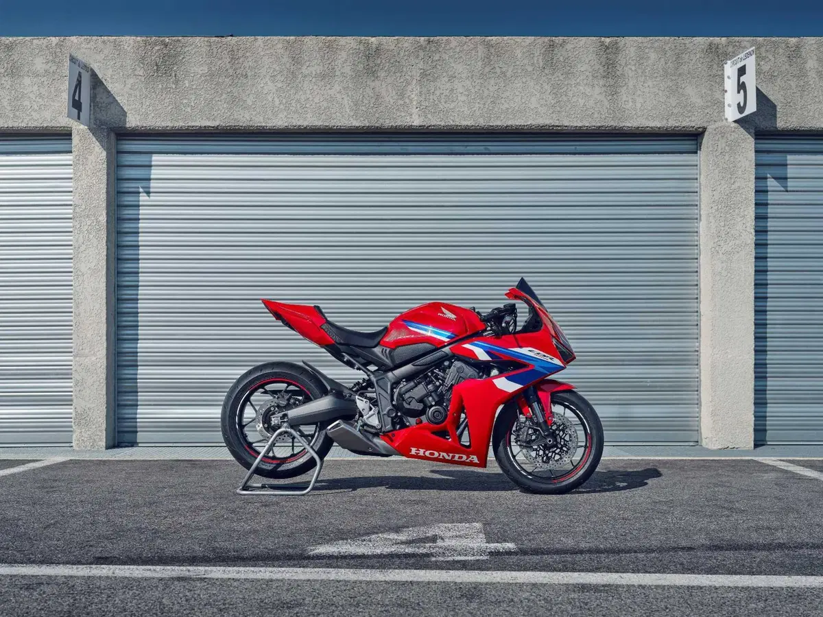 Honda CB650R e CBR650R TEST, le prime con la E-Clutch (12)