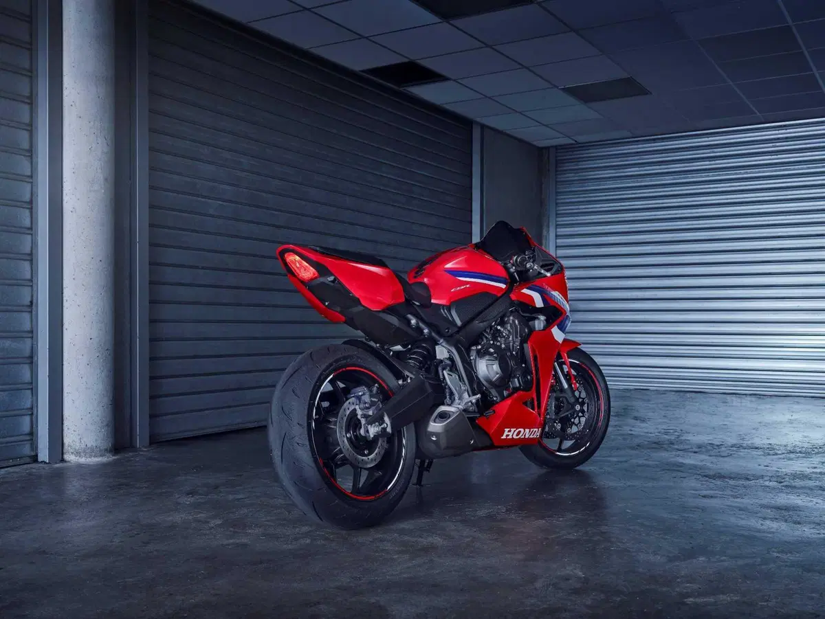 Honda CB650R e CBR650R TEST, le prime con la E-Clutch (14)