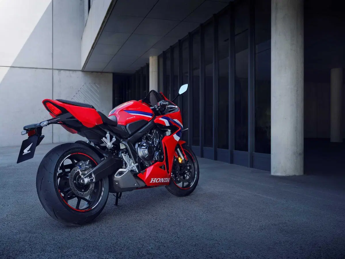 Honda CB650R e CBR650R TEST, le prime con la E-Clutch (16)