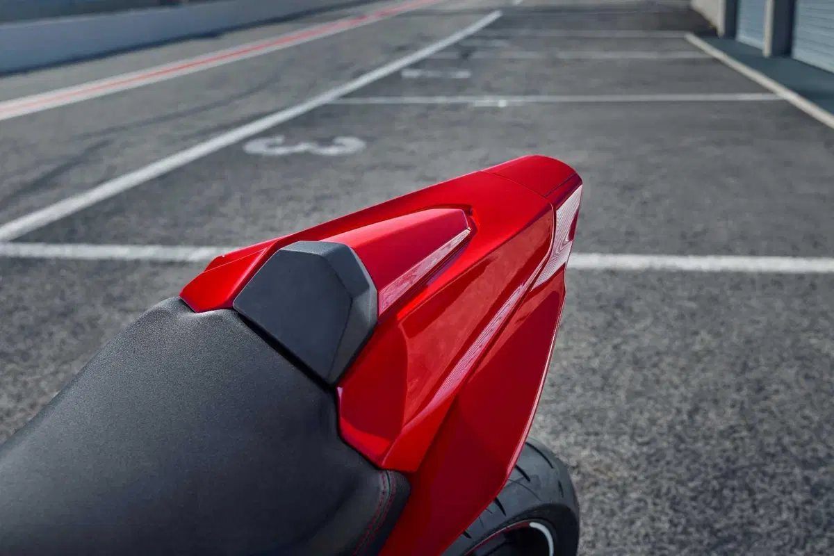 Honda CB650R e CBR650R TEST, le prime con la E-Clutch (4)