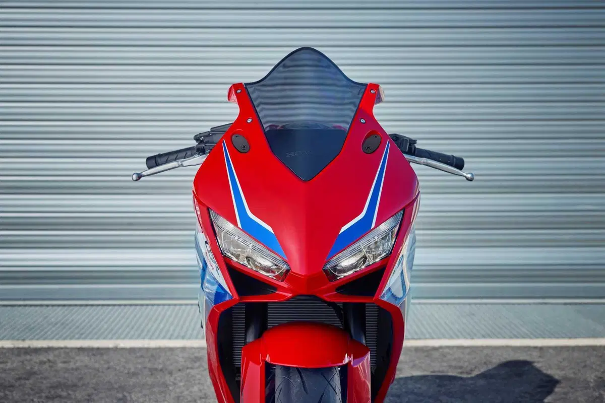 Honda CB650R e CBR650R TEST, le prime con la E-Clutch (7)