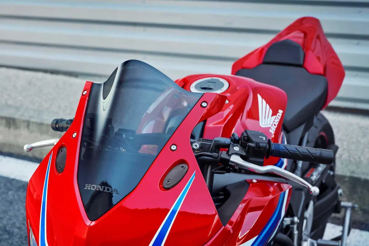 Honda CB650R e CBR650R TEST, le prime con la E-Clutch (8)