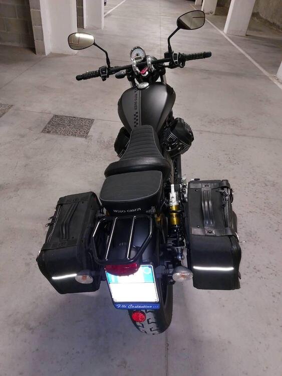 Moto Guzzi V9 Bobber (2018 - 20) (3)