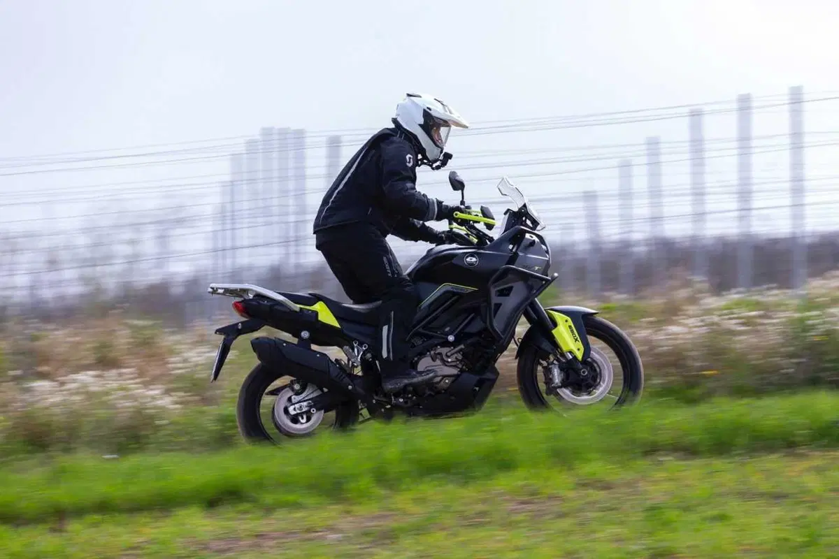 Il test delle Adventure 2024 di QJ Motor! SRT 700, SRT 800 SX e SVT 650 X [VIDEO] (18)