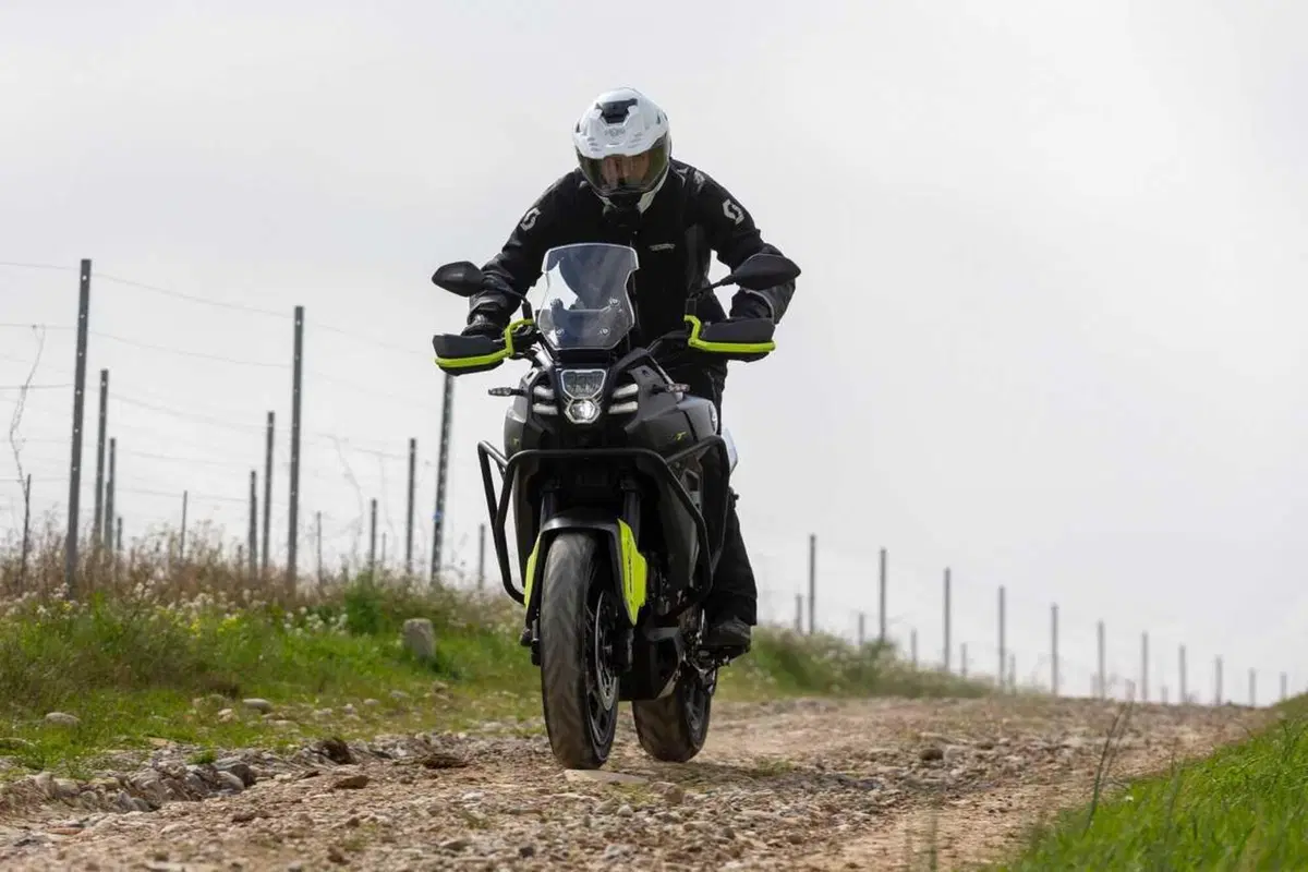 Il test delle Adventure 2024 di QJ Motor! SRT 700, SRT 800 SX e SVT 650 X [VIDEO] (21)