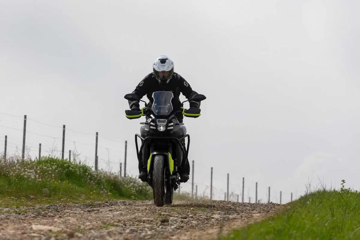Il test delle Adventure 2024 di QJ Motor! SRT 700, SRT 800 SX e SVT 650 X [VIDEO] (23)