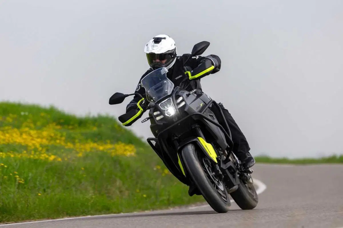 Il test delle Adventure 2024 di QJ Motor! SRT 700, SRT 800 SX e SVT 650 X [VIDEO] (32)