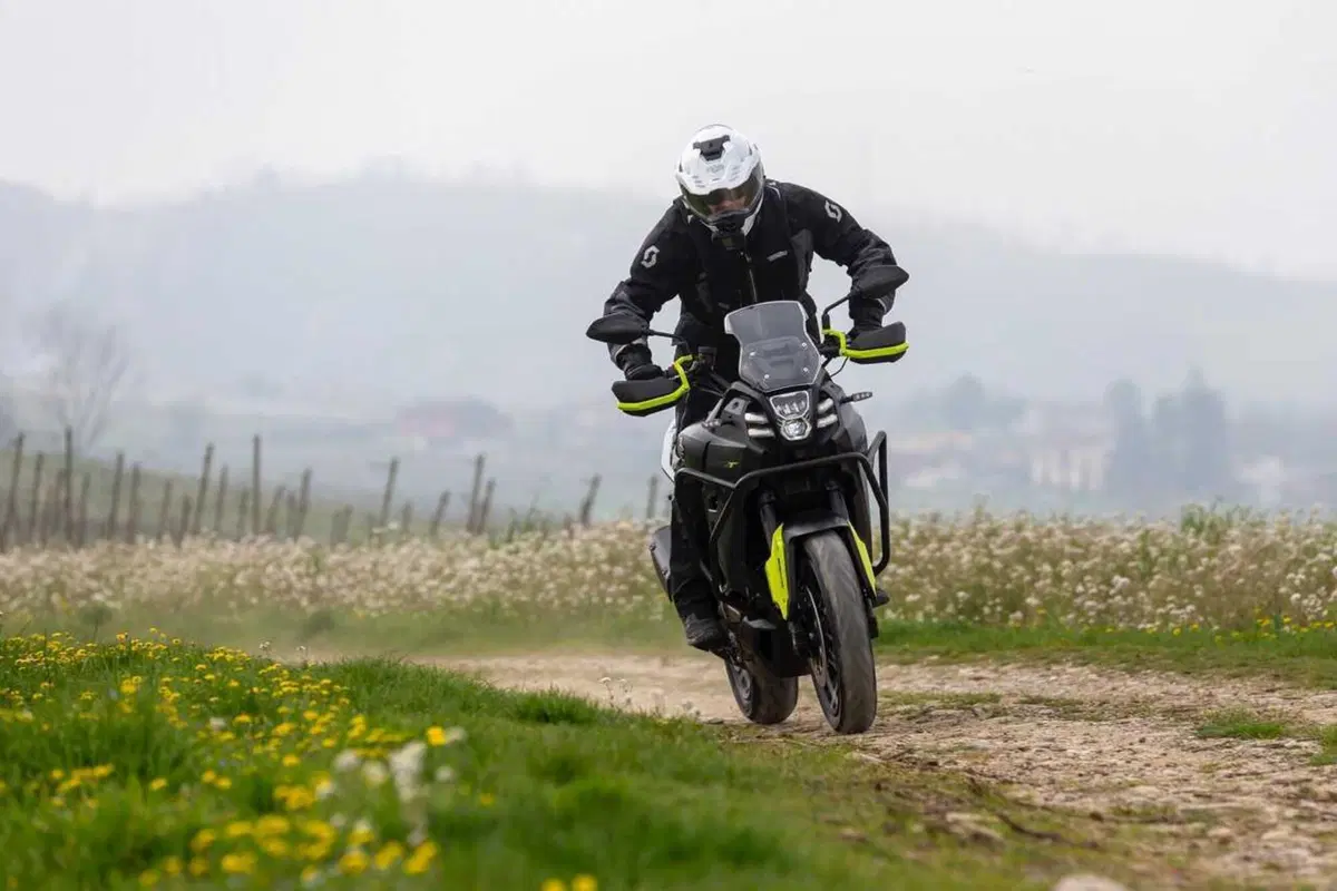 Il test delle Adventure 2024 di QJ Motor! SRT 700, SRT 800 SX e SVT 650 X [VIDEO] (37)