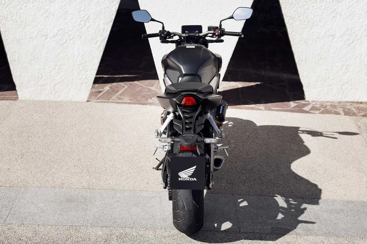 Honda CB650R e CBR650R TEST, le prime con la E-Clutch (3)