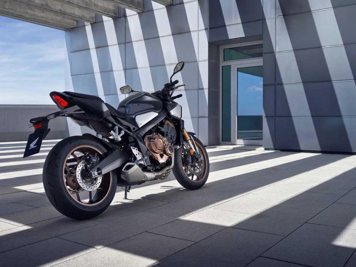 Honda CB650R e CBR650R TEST, le prime con la E-Clutch (7)