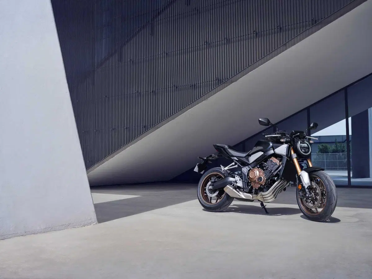 Honda CB650R e CBR650R TEST, le prime con la E-Clutch (12)