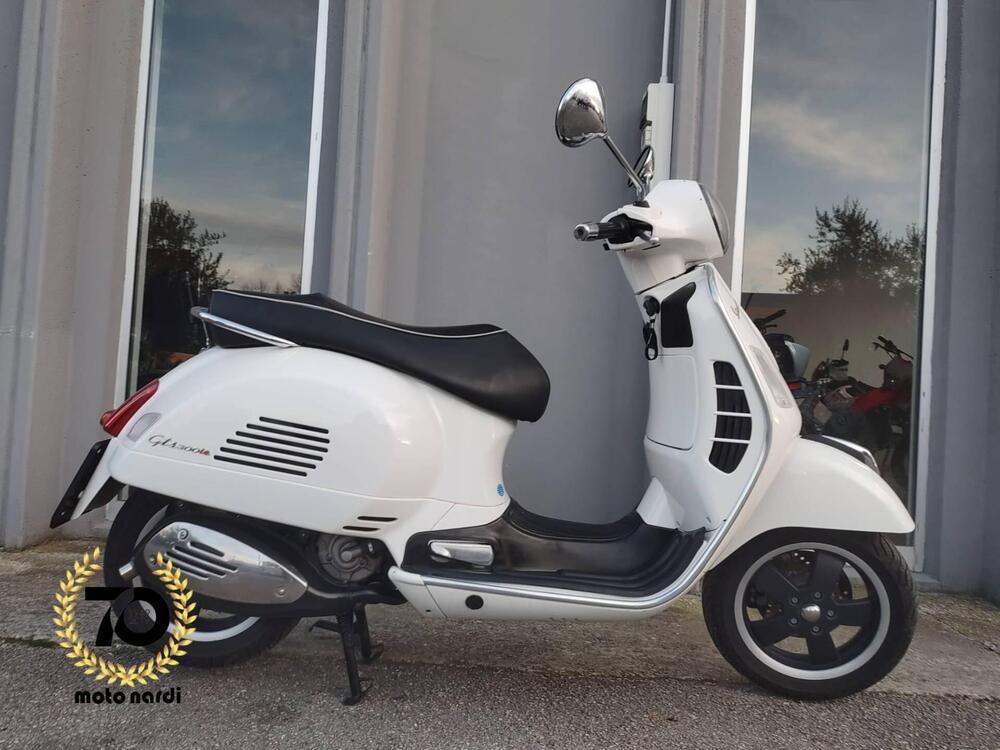 Vespa GTS 300 Super (2008 - 16) (2)