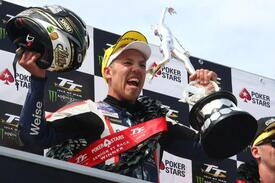 Peter Hickman vincitore al TT