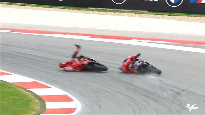 MotoGP 2024. Il commento di Jorge Lorenzo ("Pecco poteva evitare la caduta") e altri piloti sull'incidente Marc Marquez-Bagnaia