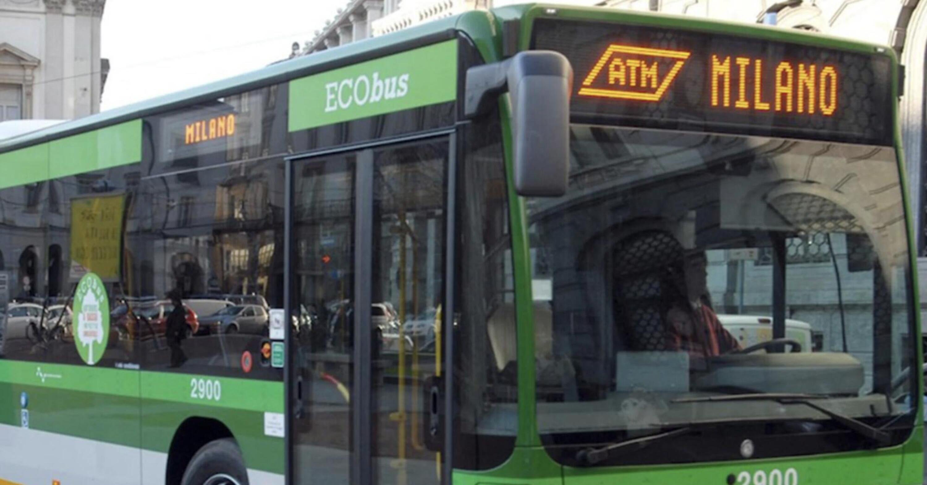 A Milano: investe pedone e la moto va a sbattere contro un bus