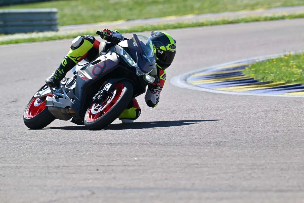 Aprilia RS 457 TEST: impressioni di guida, pregi e difetti [VIDEO E GALLERY] (4)