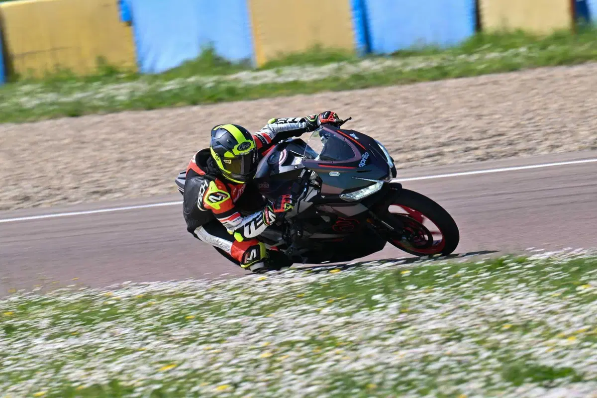 Aprilia RS 457 TEST: impressioni di guida, pregi e difetti [VIDEO E GALLERY] (5)