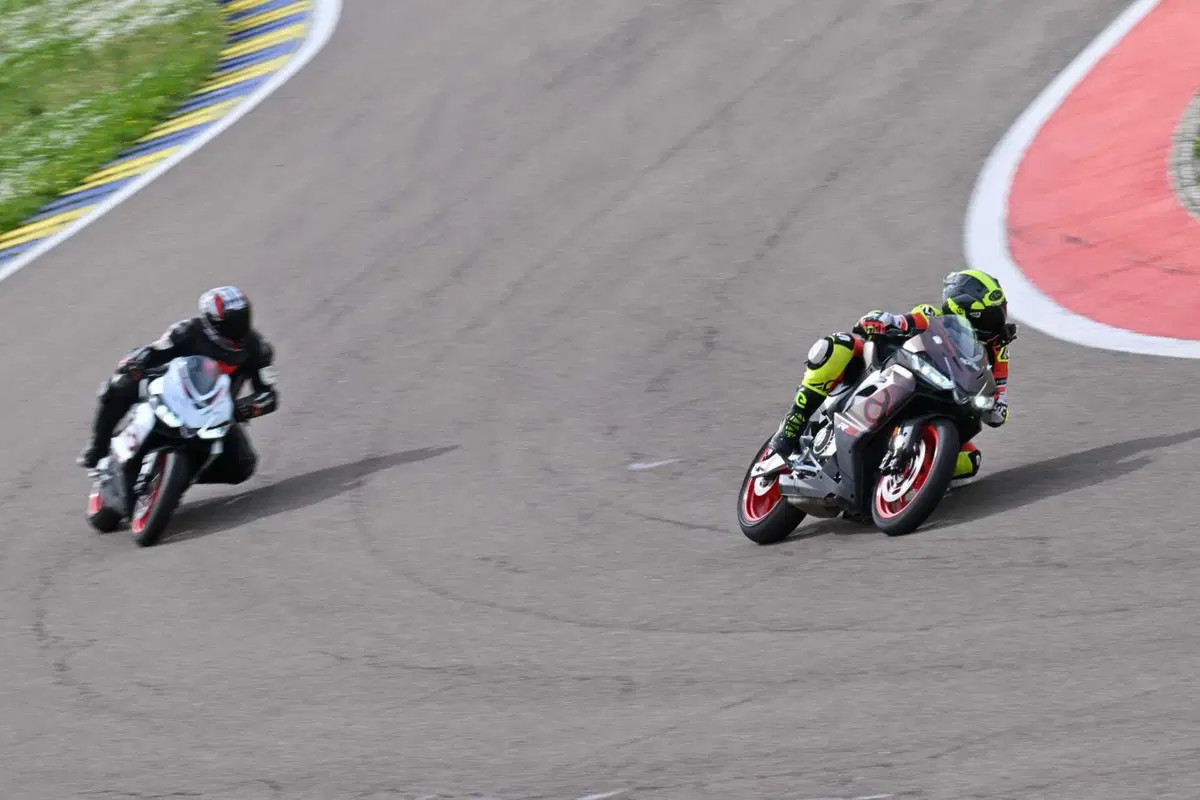 Aprilia RS 457 TEST: impressioni di guida, pregi e difetti [VIDEO E GALLERY] (17)