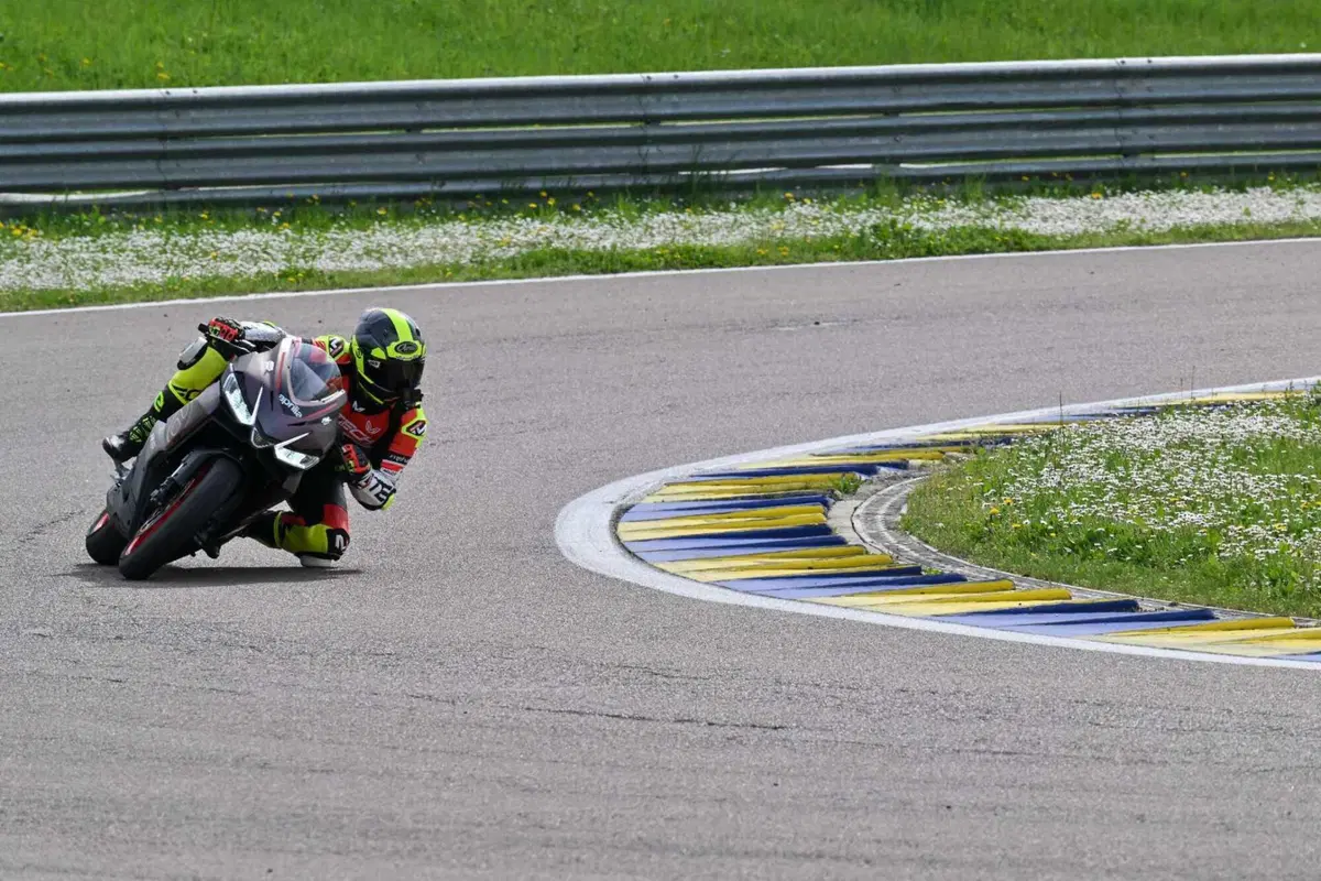 Aprilia RS 457 TEST: impressioni di guida, pregi e difetti [VIDEO E GALLERY] (18)