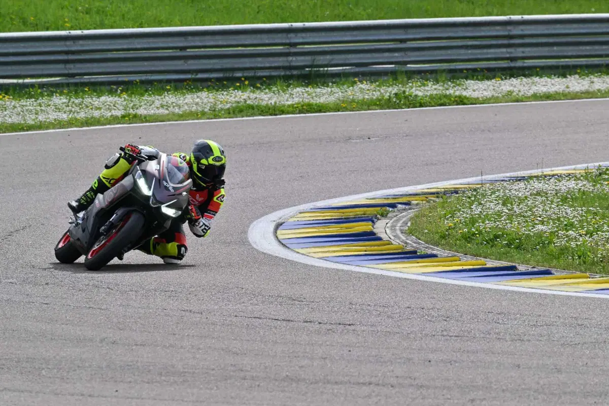 Aprilia RS 457 TEST: impressioni di guida, pregi e difetti [VIDEO E GALLERY] (19)