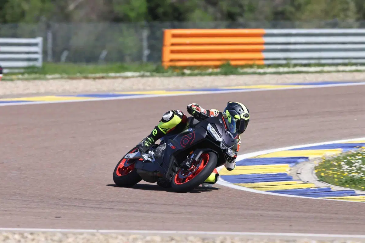 Aprilia RS 457 TEST: impressioni di guida, pregi e difetti [VIDEO E GALLERY] (21)