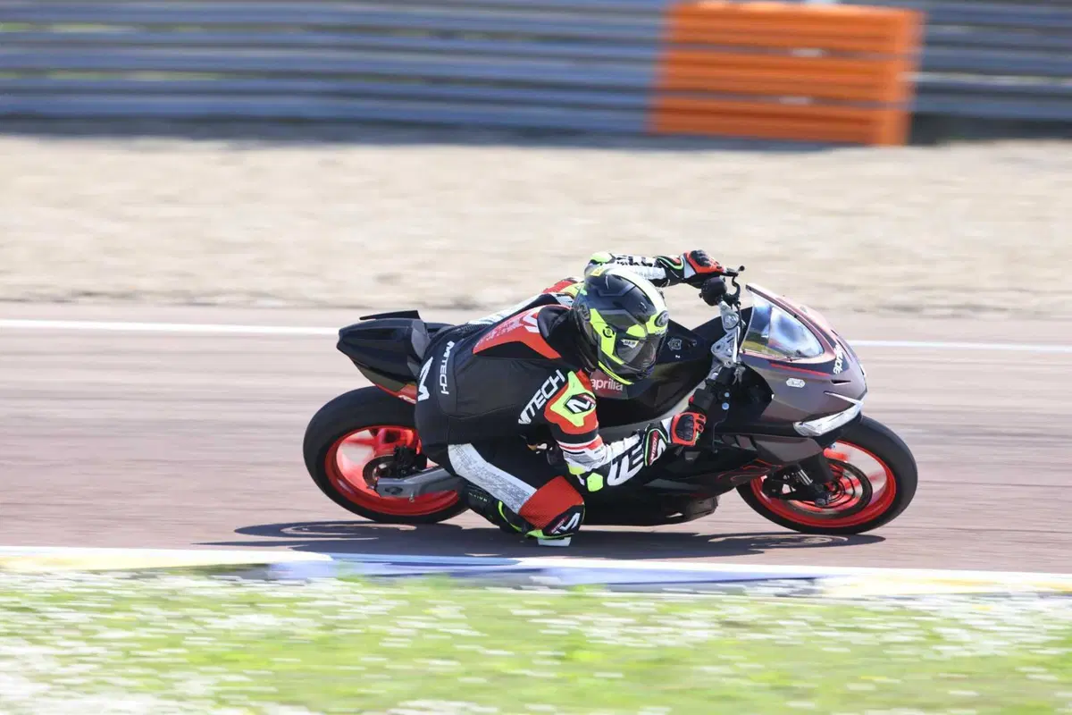 Aprilia RS 457 TEST: impressioni di guida, pregi e difetti [VIDEO E GALLERY] (23)