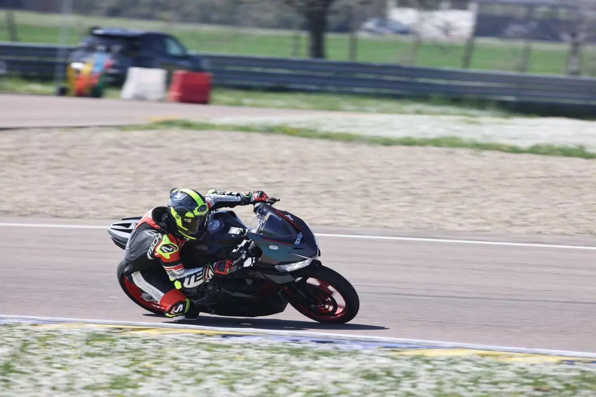 Aprilia RS 457 TEST: impressioni di guida, pregi e difetti [VIDEO E GALLERY] (24)
