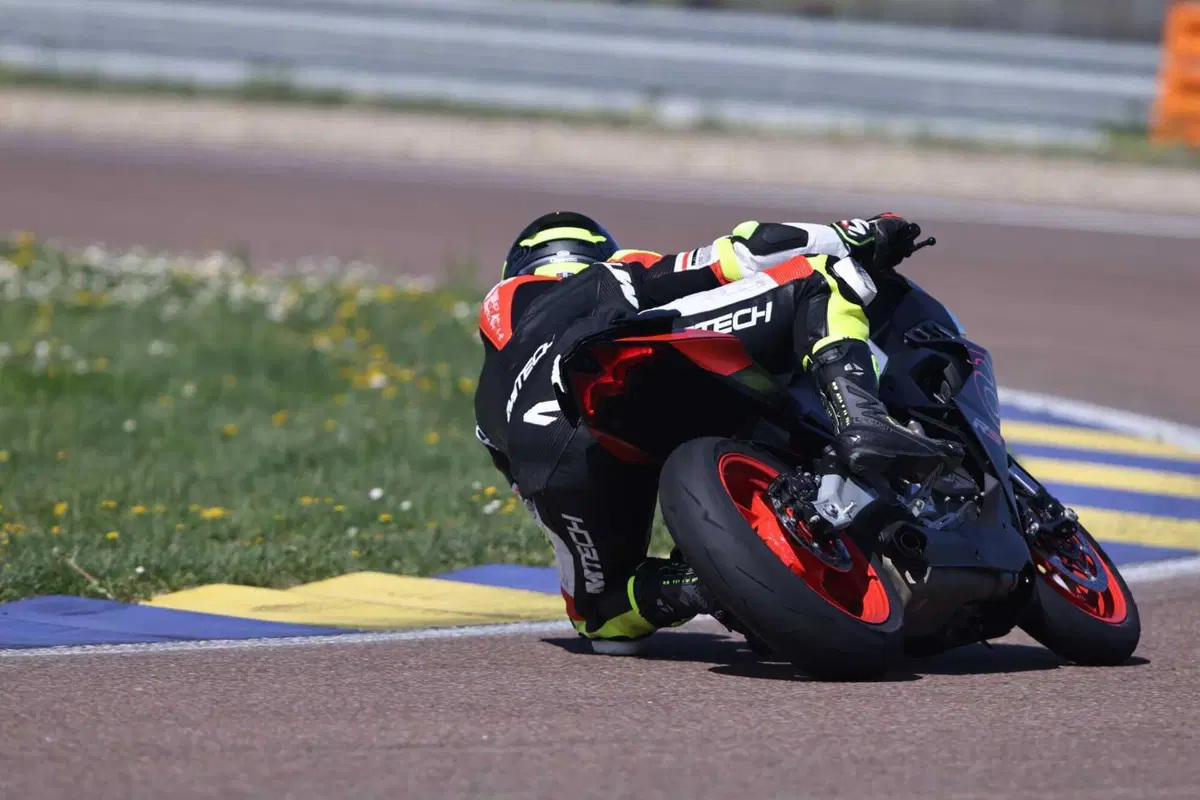 Aprilia RS 457 TEST: impressioni di guida, pregi e difetti [VIDEO E GALLERY] (26)